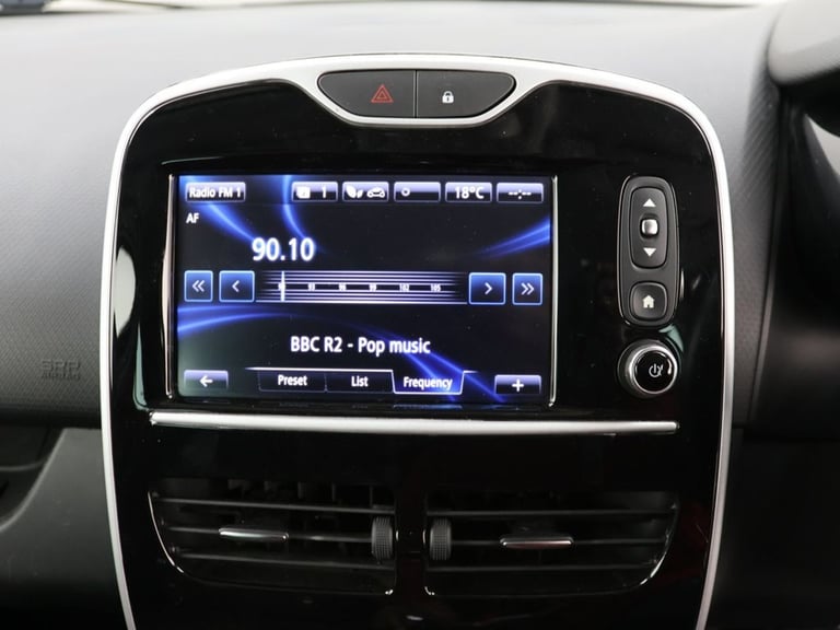 2015 Renault Clio 1.6 TCe Renaultsport Lux Hatchback 5dr Petrol EDC Euro 5 (200 ps) Hatchback Pet...