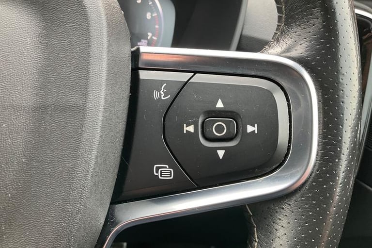 2020 Volvo XC40 2.0 B4P R DESIGN Pro 5dr Auto Semi-Auto Estate Petrol Semi Automatic