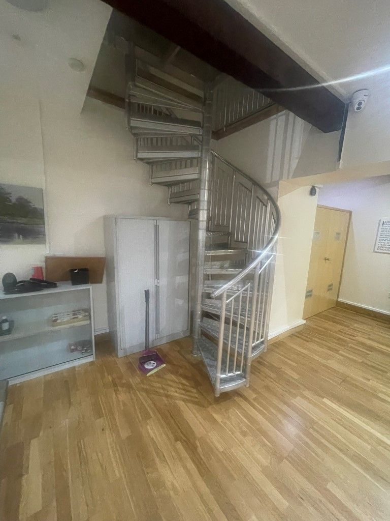 Spacious and modern three-bedroom apartment in city centre