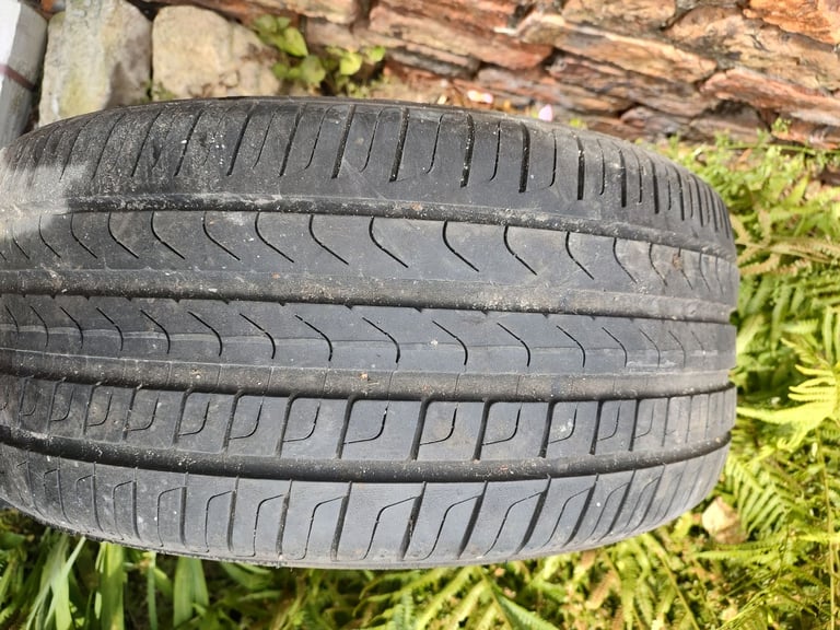 image for Tyre 245/40 R18