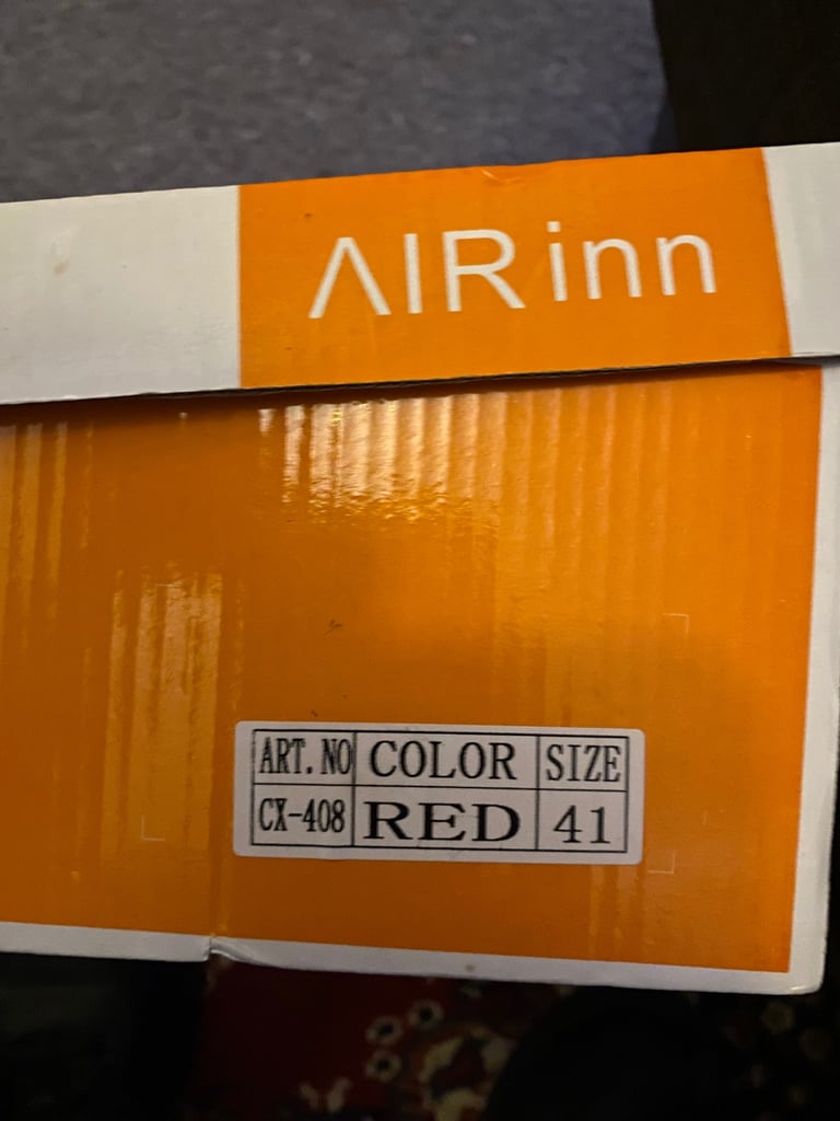 PRE-OWNED AIR INN TRAINERS SIZE ( 41 ) 