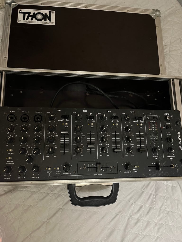 Citronic CDM 8:4 rack mount mixer and thon aluminum case