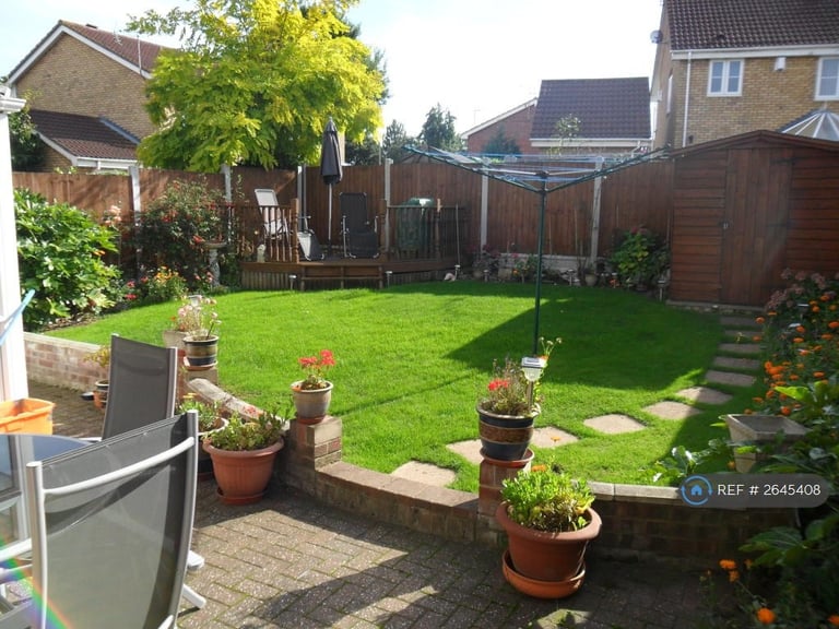 4 bedroom house in Aylesbury Drive, Langdon Hills, Basildon, SS16 (4 bed) (#2645408)