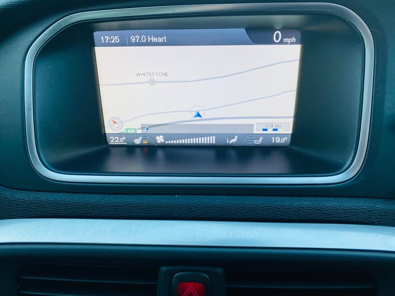 2013 Volvo V40 Cross Country 1.6 D2 Lux Nav Hatchback 5dr Diesel Manual Euro 5