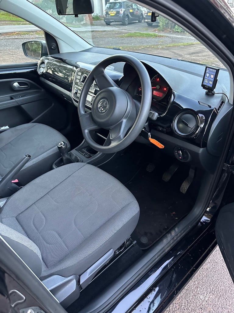 Volkswagen, UP, Hatchback, 2014, Manual, 999 (cc), 5 doors