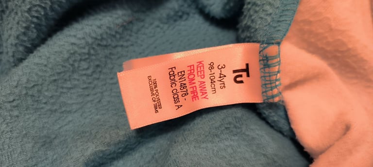 Kids Despicable Me Minions Cosy Onesie age 3-4