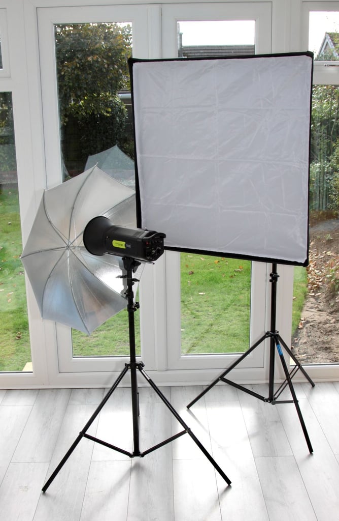  Lastolite Lumen 8 F400 2 Head Flash Kit Softbox , umbrella's & Kit Bags 