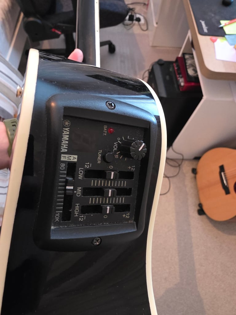 Yamaha APX500 Electro Acoustic 