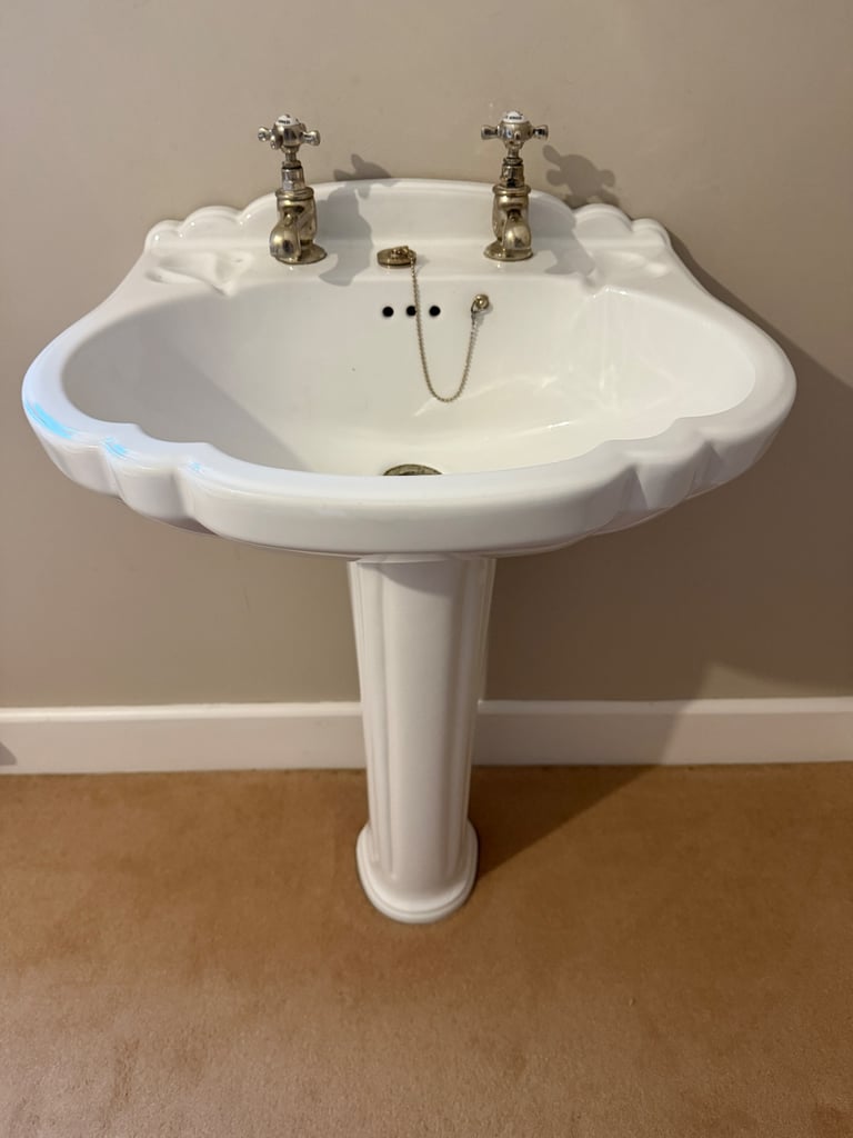 White pedestal wash hand basin