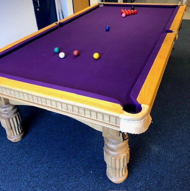 9 foot pool / snooker table 