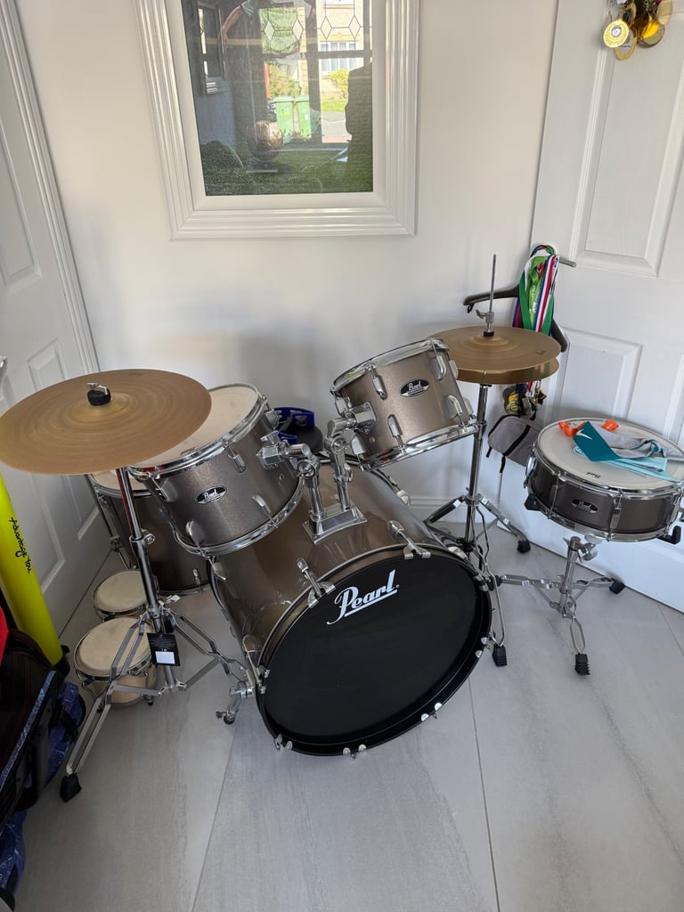 Pearl Junior Drum Kit.  