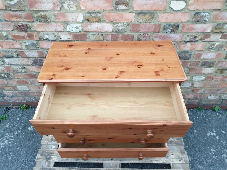 Classic Vintage Pine Chest Of Drawers commode dresser