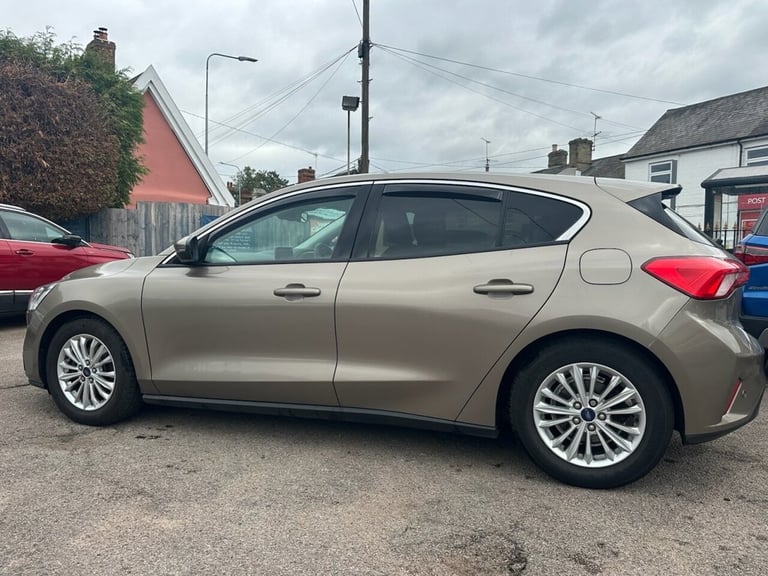 2019 Ford Focus 1.0T ECOBOOST TITANIUM 5dr EURO 6 (s/s) (125 ps) WITH SERVICE HISTORY  Hatchback ...