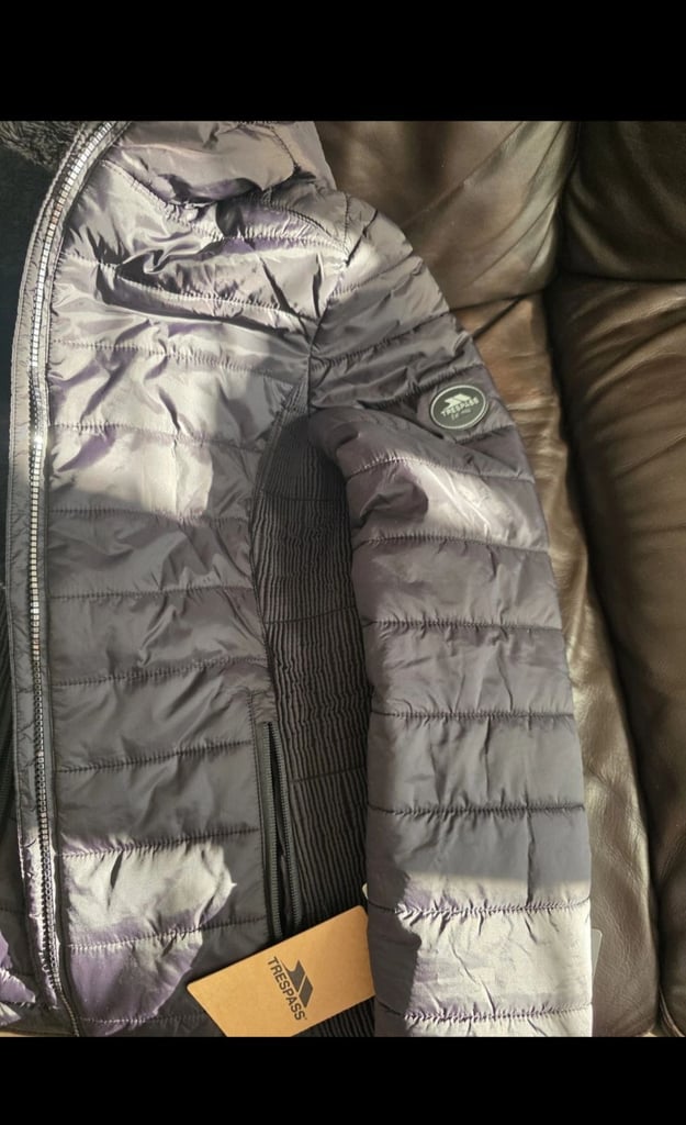 Trespass, Ladies Size: XS/Size: 8 Windproof & hood, Cold heat technology