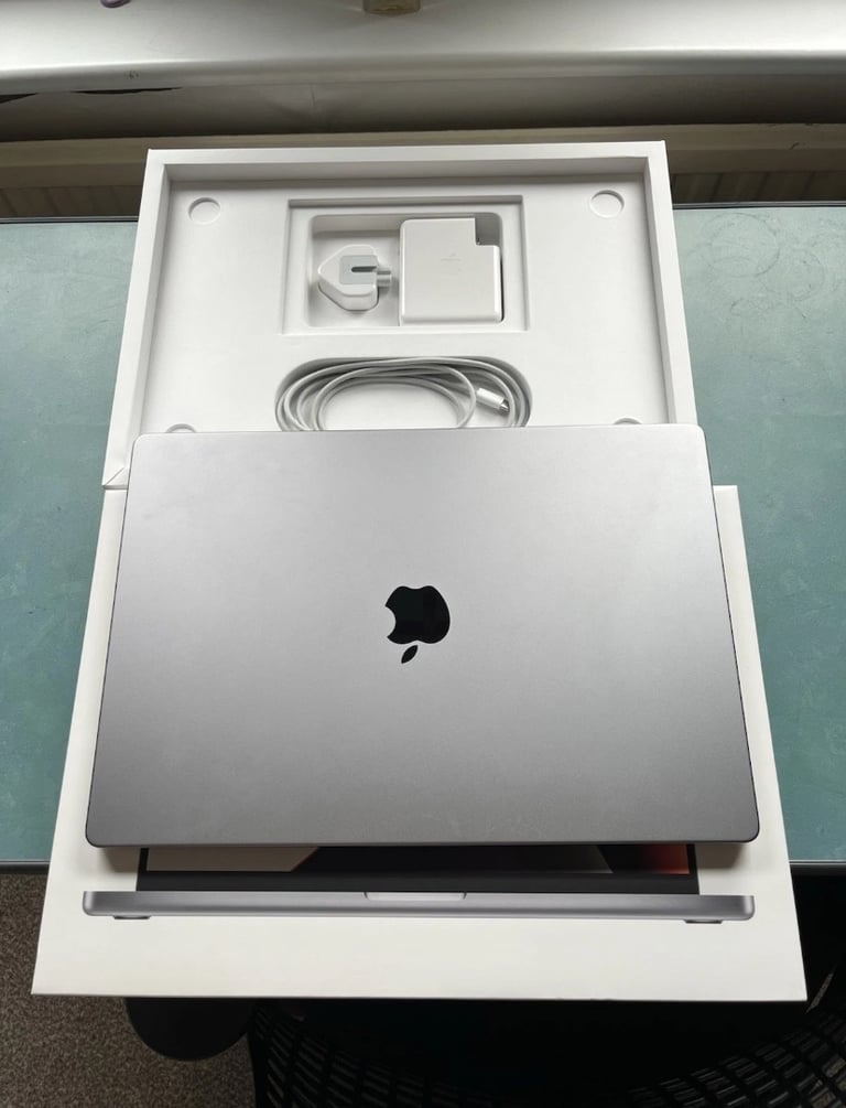 image for Apple MacBook Pro - 16", M1 Max, 10‑core CPU, 32‑core GPU, 32GB RAM, 1TB SSD