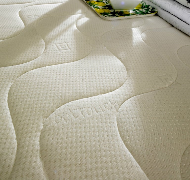 Cool Blue Memory Foam Quilted Sprung Double Mattress (VGC)