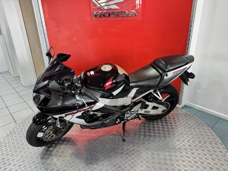 2000 'W' Honda CBR900RR Fireblade ULEZ Compliant
