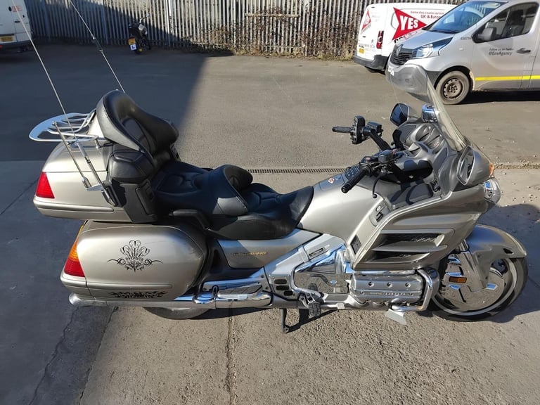 2002 02 HONDA GL 1800 A-2 GOLDWING LUXURY CRUISER TOURING TOURER GOLD WING