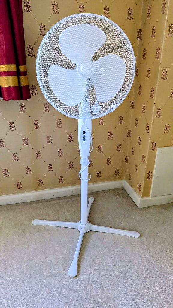 [Move out sale] 16" Oscillating Pedestal Electric Fan, 3- Speed, Extendable Adjustable Stand, White