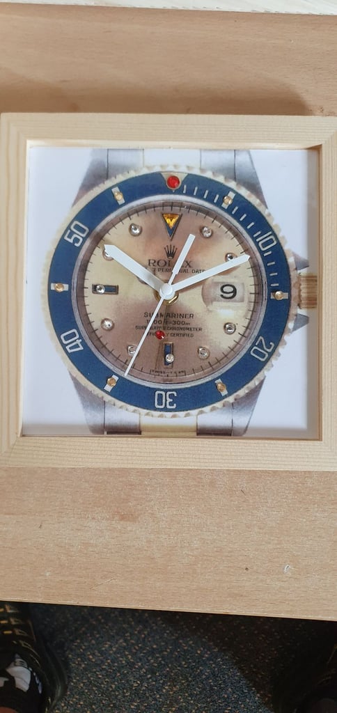 8" Quartz wall clock sweeping action 