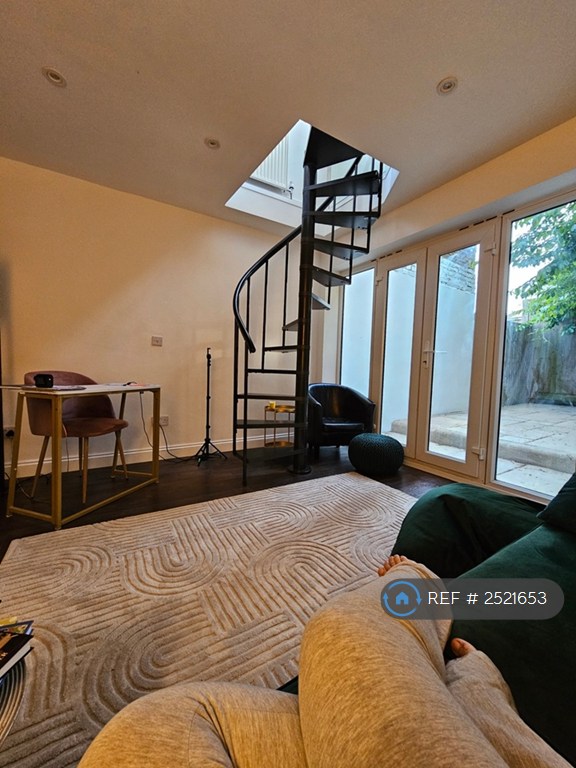 3 bedroom house in Southchurch Ave, Southend, SS1 (3 bed) (#2521653)