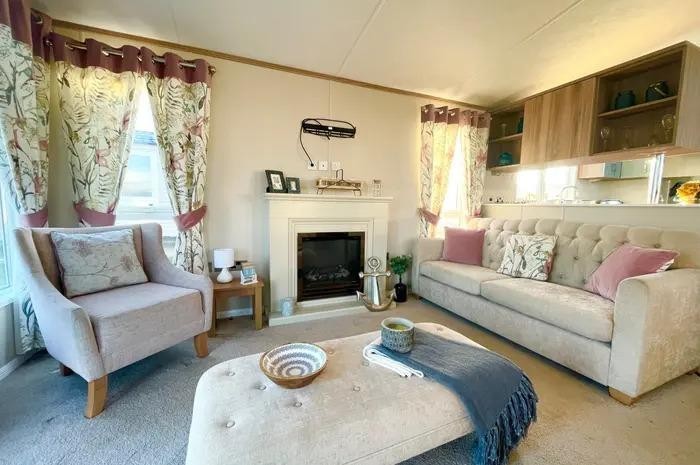 STATIC CARAVAN FOR SALE AT BROADLAND SANDS HOLIDAY PARK 