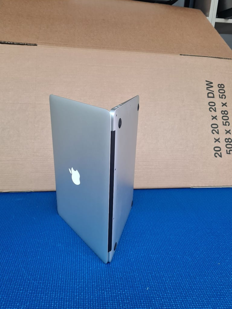 Macbook Air A1466 Yr 2015 i5 8GB Ram 128GB SSD Mac OS  Catalina  Clean A Grade