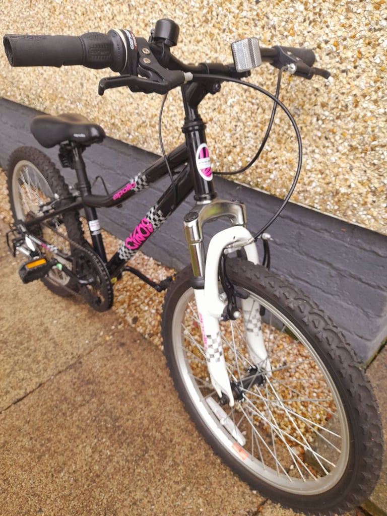 Apollo Chaos kids mountain bike 20inch wheel