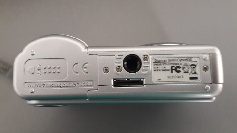 Digital Camera Samsung Digimax S600 with 6 mega pixels – post or collect