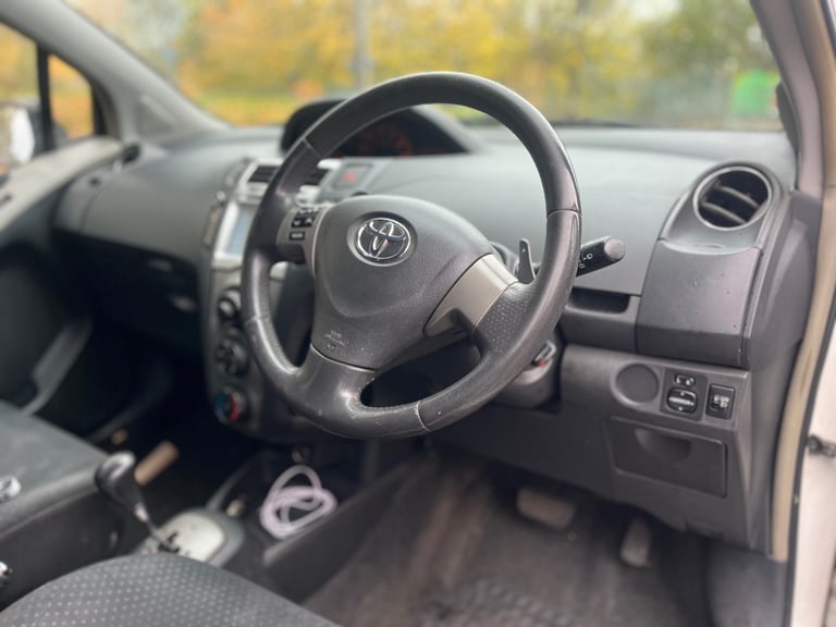Toyota, YARIS, Hatchback, 2010, Semi-Auto, 1329 (cc), 5 doors