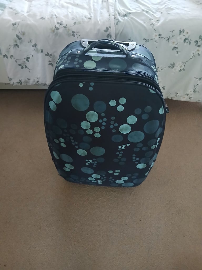image for Medium/Large suitcase/Free of charge
