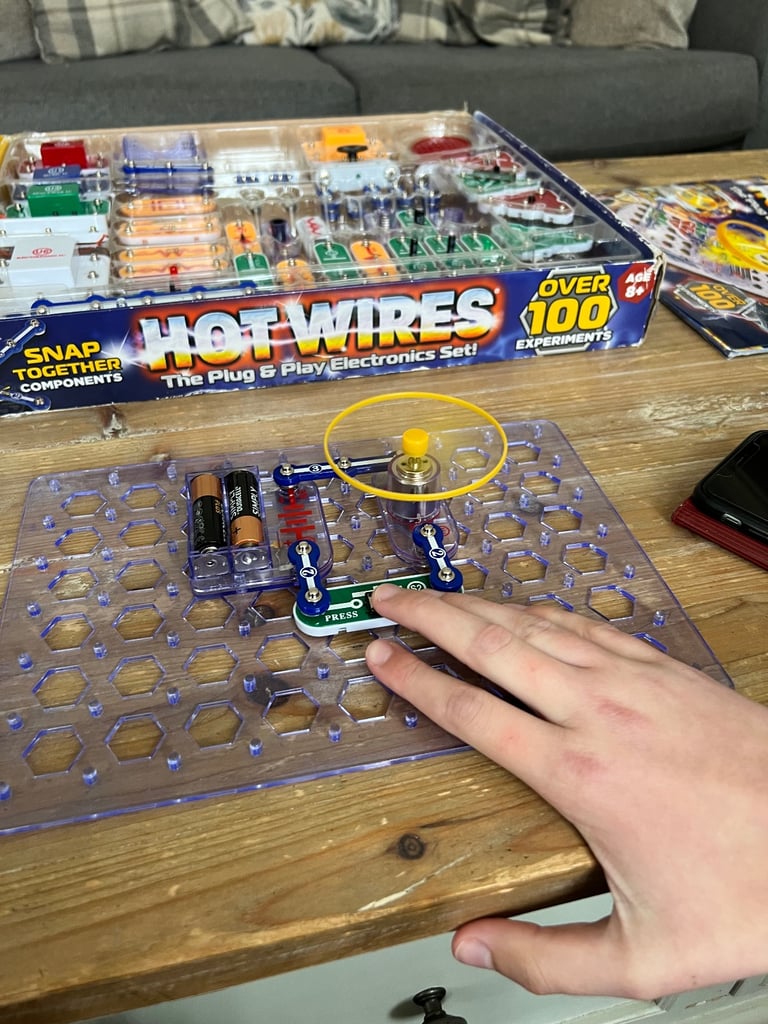 Hot Wires electronic set