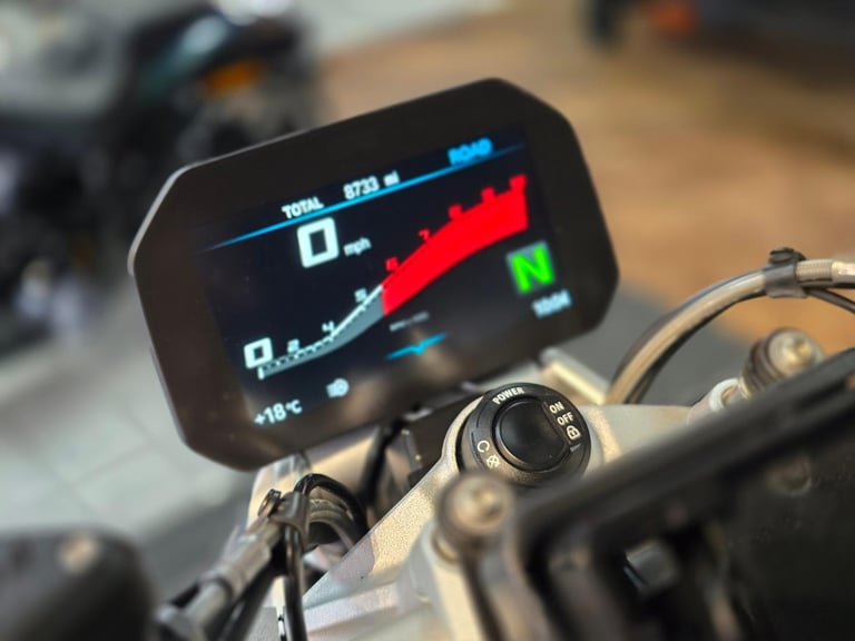 2020/70 BMW R 1250 R SPORT 8,000 MILE'S 