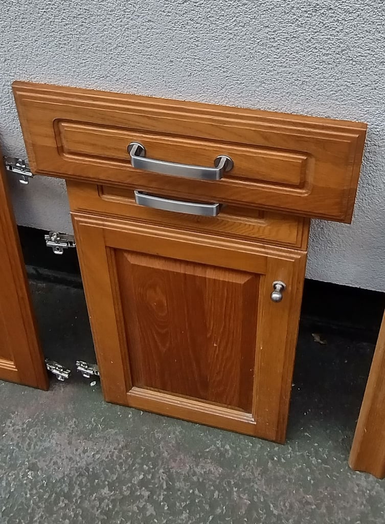 SOLID WOOD KITCHEN DOORS AND DRAW FRONTS