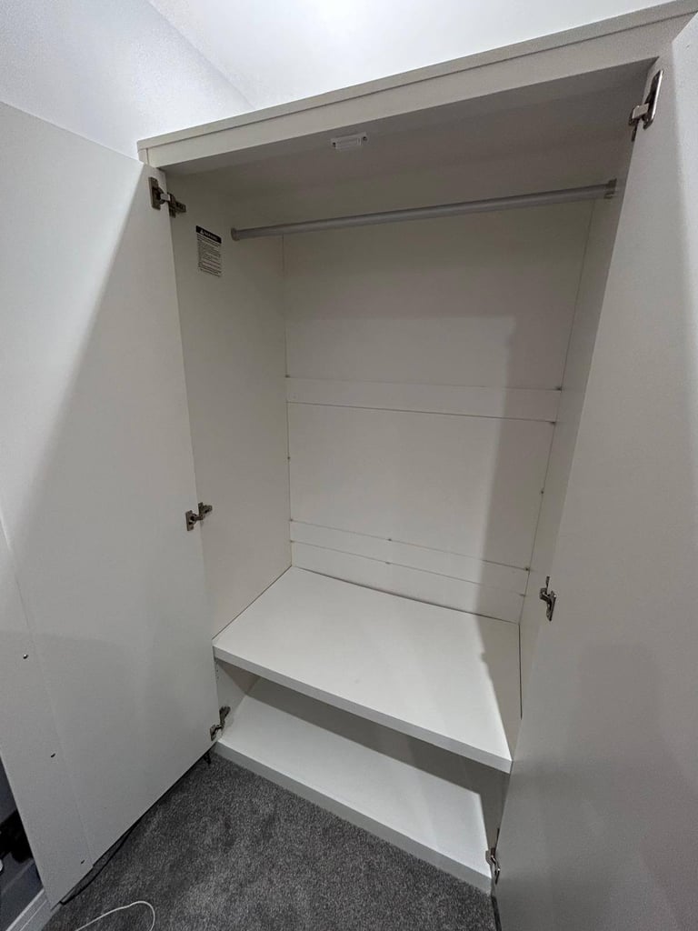 White Gloss bedroom furniture 