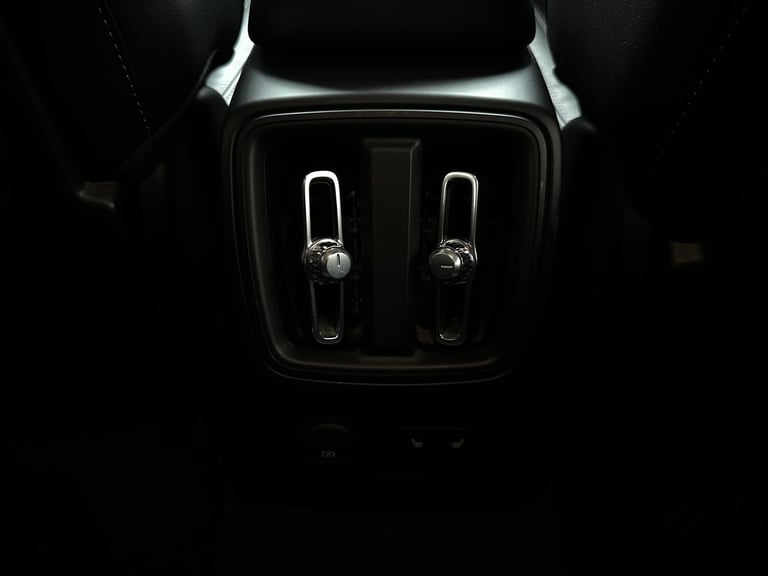  Volvo XC40 1.5h T4 Recharge 10.7kWh R-Design Auto Euro 6 (s/s) 5dr Petrol/Electric Hybrid Automatic