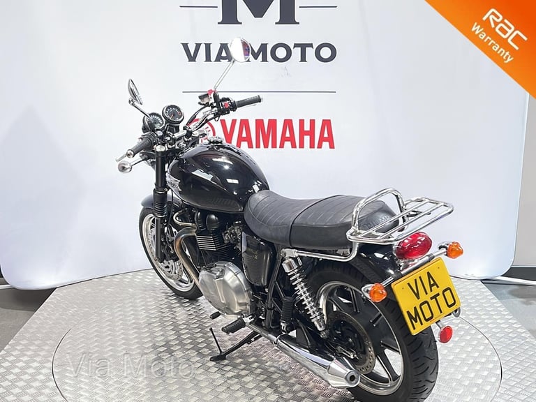 TRIUMPH BONNEVILLE 865 - 2011 - 1900 miles