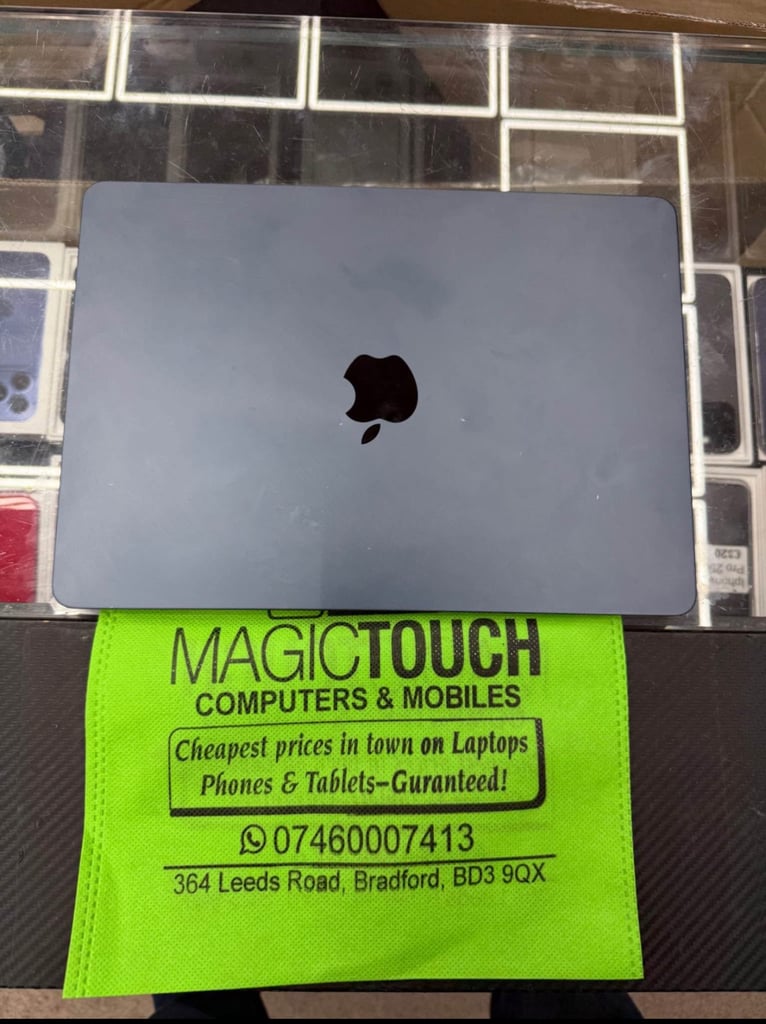 Apple Macbook Air M2 8GB 256GB (100% Battery)