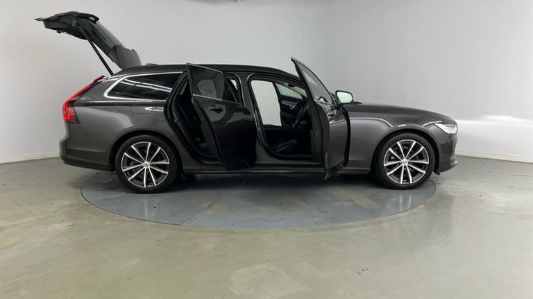 2021 Volvo V90 Momentum, B4 mild hybrid Estate Petrol Automatic