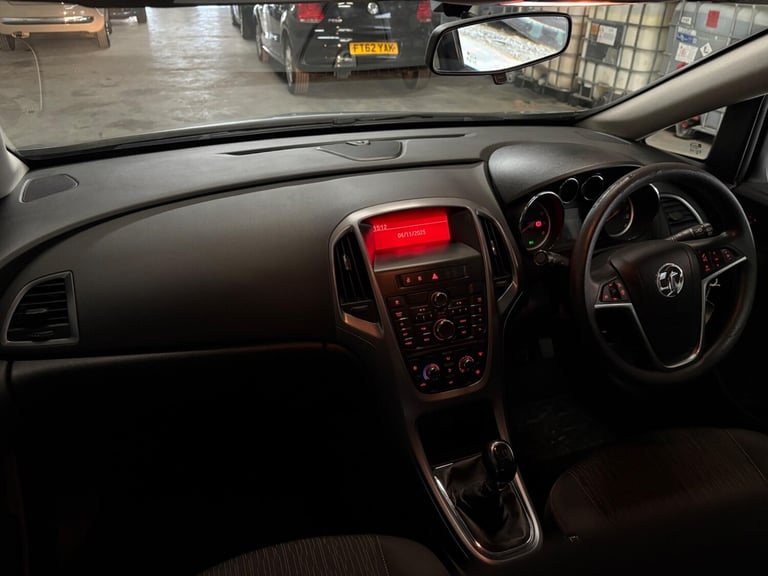 2014 Vauxhall Astra 1.4 16v Design Euro 5 5dr HATCHBACK Petrol Manual