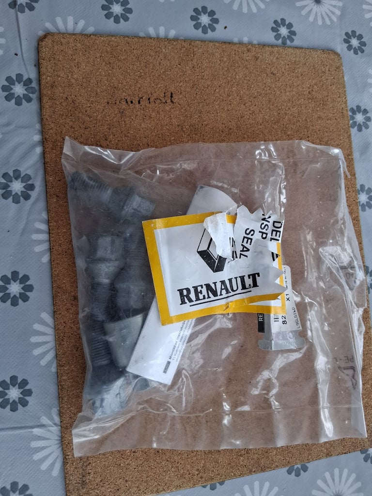 Renault car kit £25 OVNO 