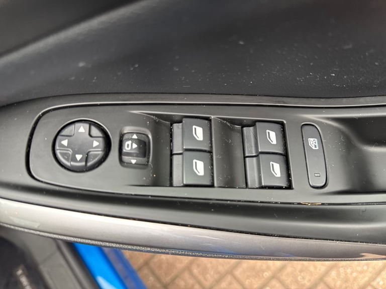 2023 Vauxhall Grandland Grandland 1.2 Turbo 130ps Ultimate Hatchback Petrol Manual