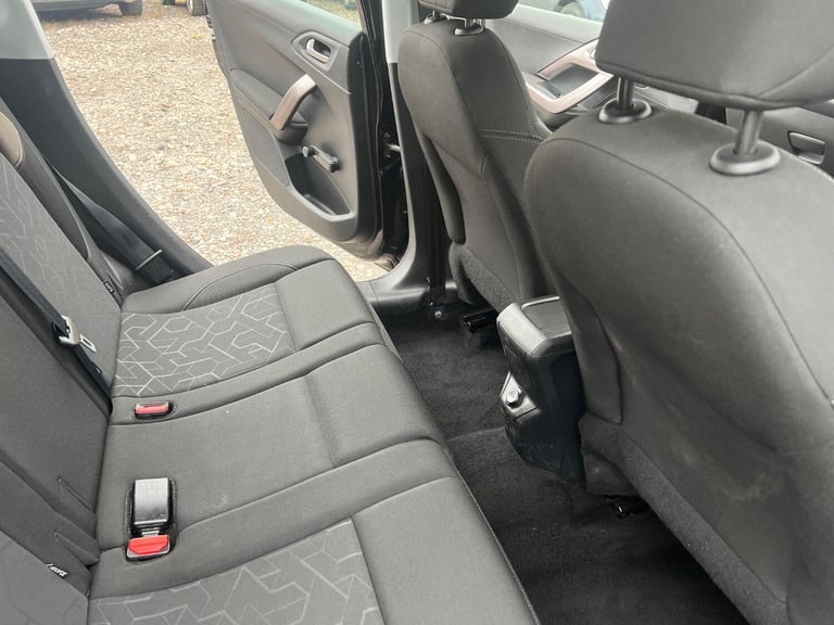 PEUGEOT 2008 1.2 PureTech Active 2015