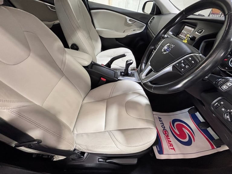 2016 16 VOLVO V40 2.0 D2 SE LUX HATCHBACK 5DR DIESEL MANUAL EURO 6 (S/S) (120 PS