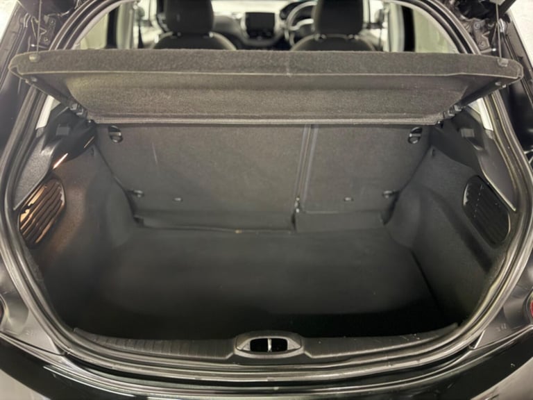 2017 Peugeot 208 1.2 Puretech Allure PETROL/MANUAL/5-DR