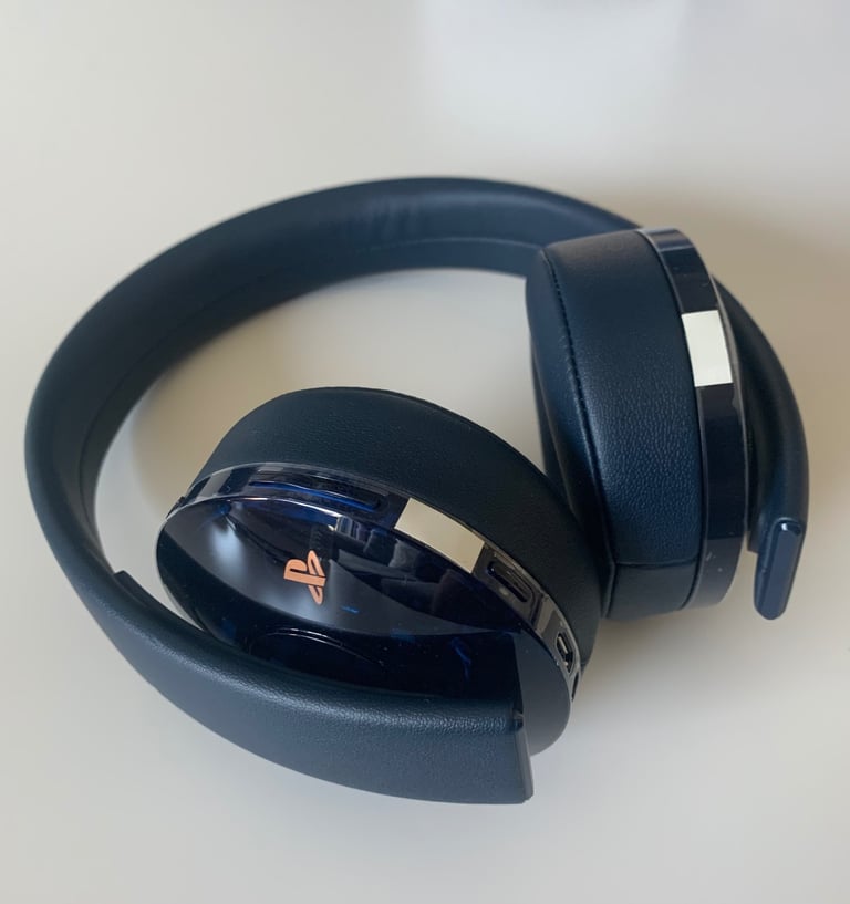 PS4 500 Million limited Edition controller and Headset