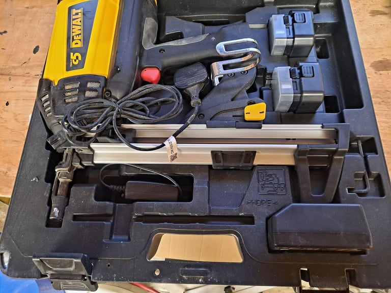 DeWalt C5 Trak-it gun, Concrete nail gun with box of nails
