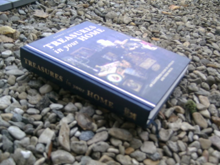 NEW / AS NEW,READERS DIGEST HUGE HARD BACK BOOK ANTIQUES,ILLUSTRATED GUIDE TO ANTIQUES