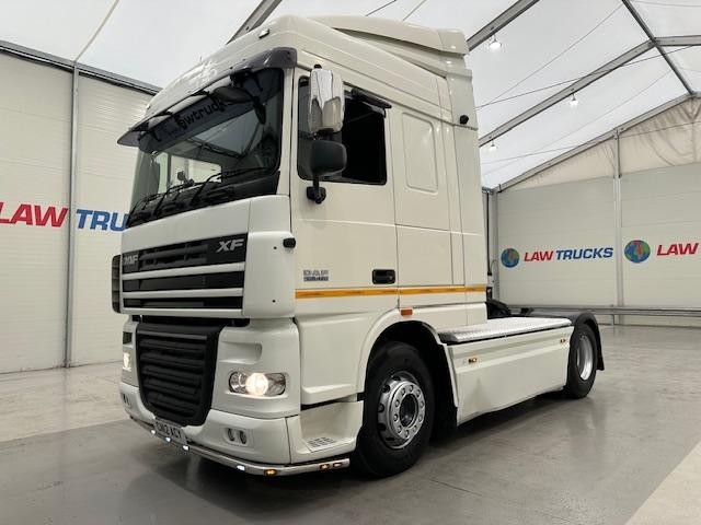 image for DAF XF105 460 4x2 Space Cab Tractor Unit