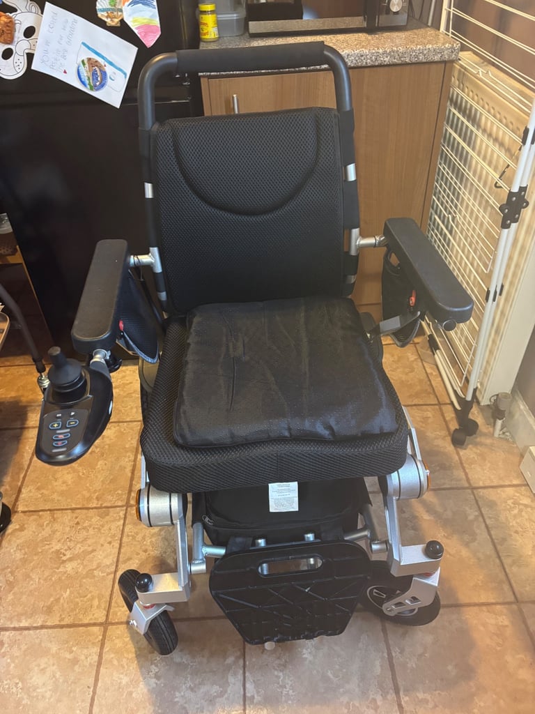 Electric wheelchair 